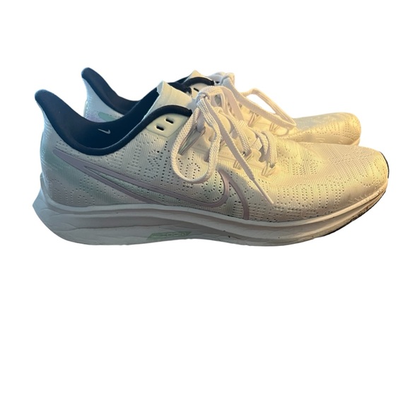 Nike Zoom athletic shoe - Picture 2 of 11